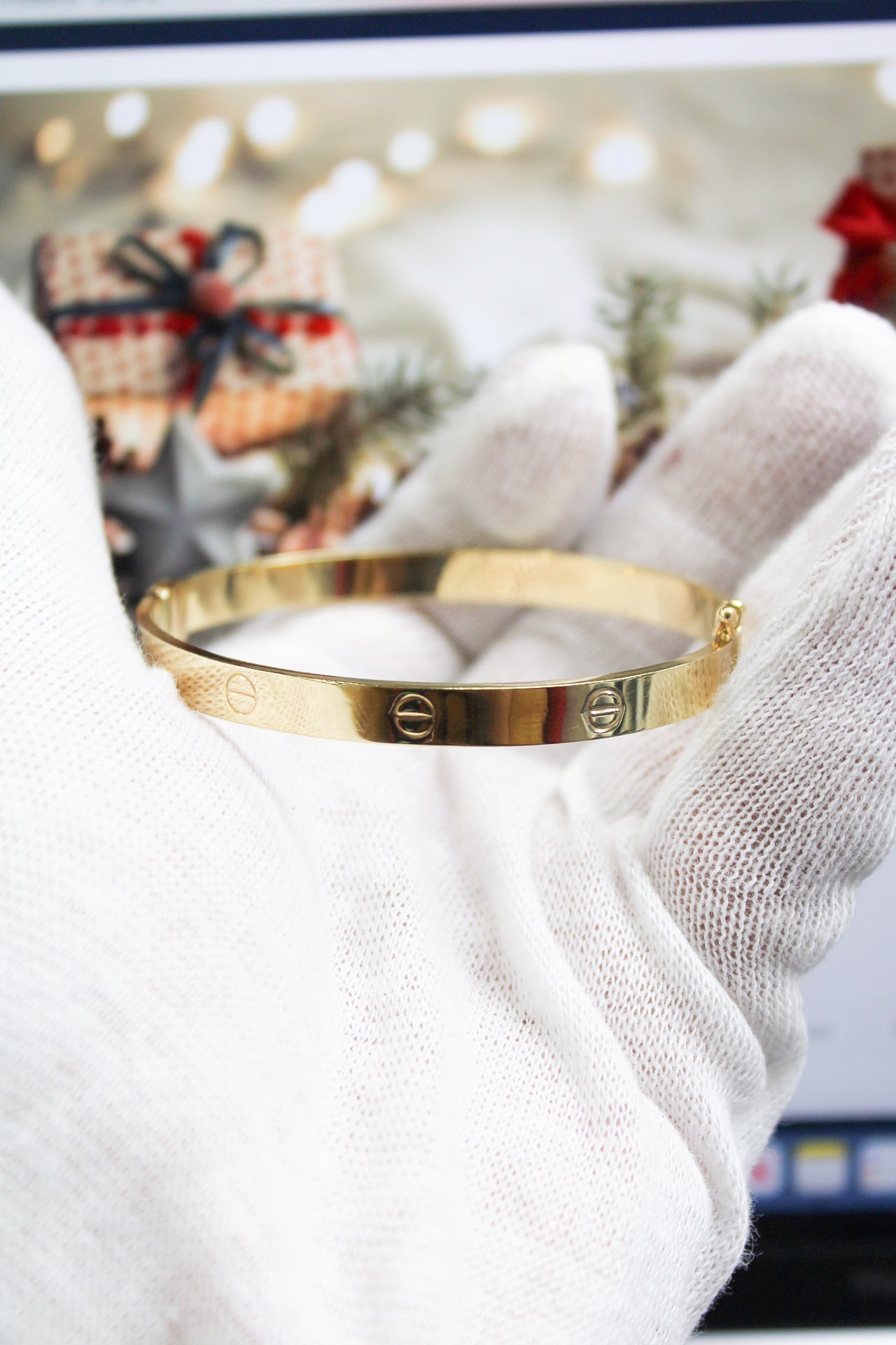 14K Gold Love Bangle