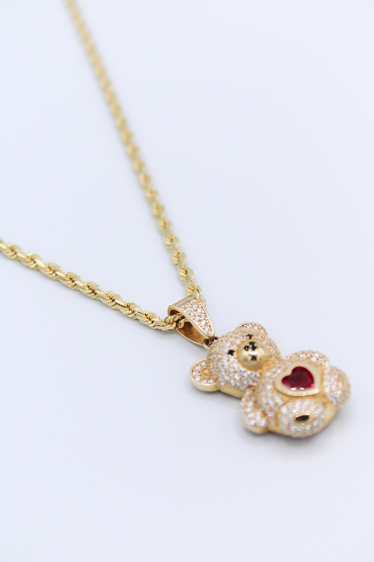 SOLID ROPE CHAIN WITH BEAR PENDANT